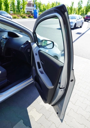 Toyota Yaris cena 18900 przebieg: 213438, rok produkcji 2011 z Toruń małe 172
